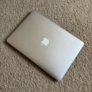 Apple MacBook Pro 13' Laptop Computer